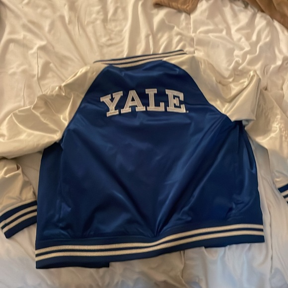 YALE - Picture 2 of 2